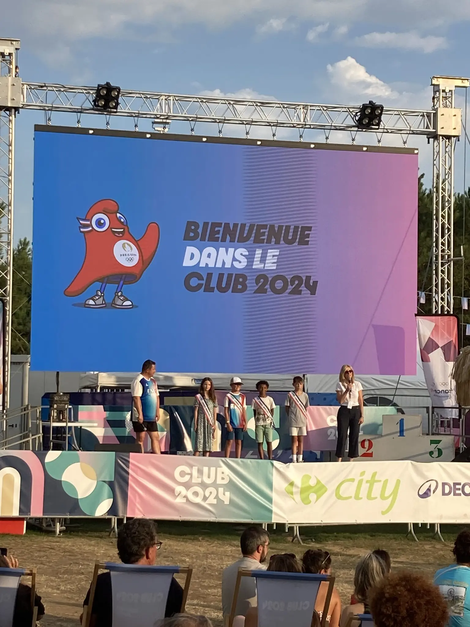 Grands rassemblements sportifs, pyrotechniques, drones
